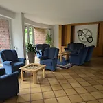 9, Zentrumsnah Mit Pool Und Balkon Apartmán