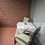 9, Zentrumsnah Mit Pool Und Balkon Apartmán *