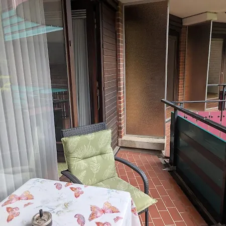 9, Zentrumsnah Mit Pool Und Balkon