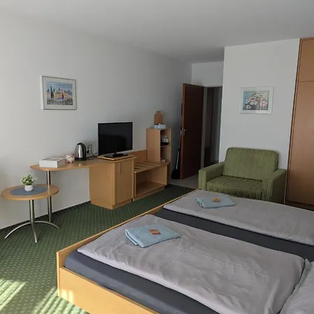 9, Zentrumsnah Mit Pool Und Balkon